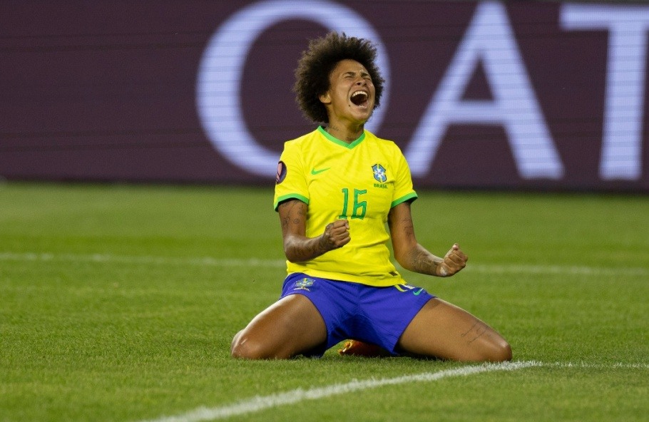 Vitória Yaya comemora seu gol sobre a rival Argentina