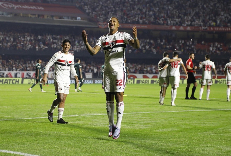 Voltando de lesão, David marcou o gol da vitória do São Paulo sobre o Goiás