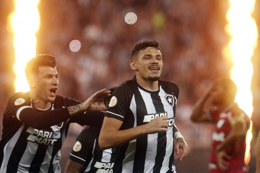 Botafogo conquistou a oitava vitória no Brasileirão Assaí diante do Fortaleza