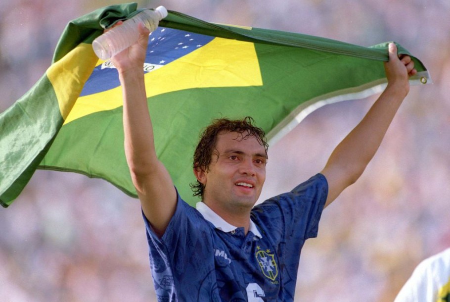 Branco comemora classificação da Seleção Brasileira contra a Suécia na Copa do Mundo de 1994 - Brasil x Suécia