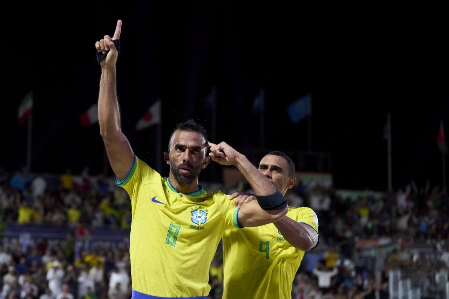 Bruno Xavier celebra o quarto gol da Seleção na final do Mundial