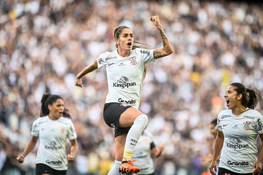 Jheniffer comemora o gol de empate e o início da reação do Corinthians