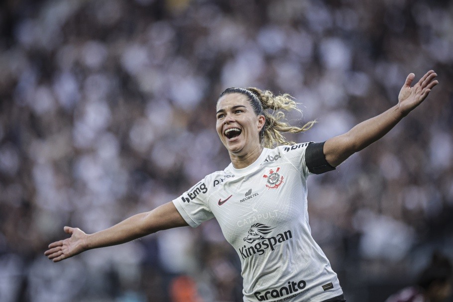 Tamires fez o gol da virada: o 2 a 1 deu o título ao Corinthians