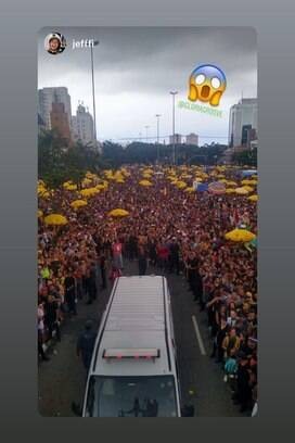 Bloco da Gloria Groove reúne multidão no centro de SP. Foto: Reprodução Instagram