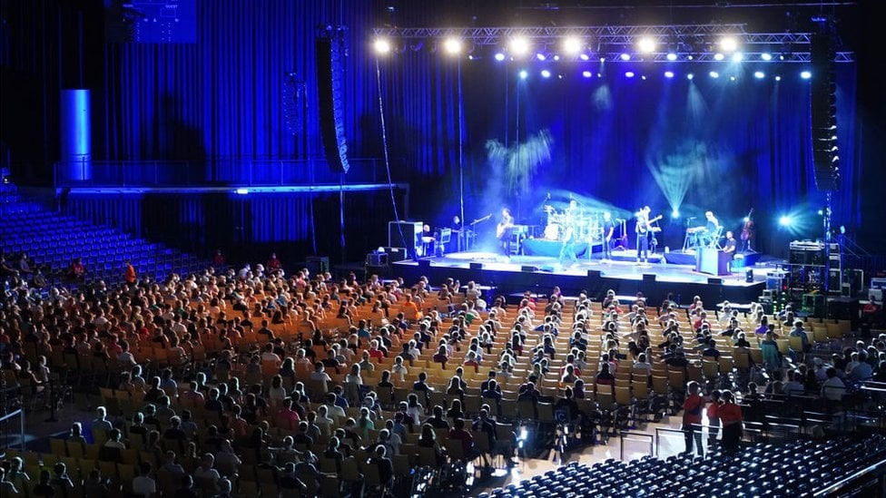 Cada show teve medidas diferentes de distanciamento social