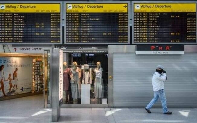 Aeroporto de Berlim faz testes voluntários de Covid-19