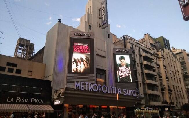 A Avenida Corrientes é cheia de teatros e livrarias. Foto: Flavia Matos/ IG