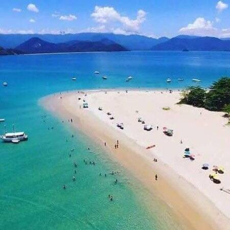 A Ilha do Prumirim tem águas bem calminhas; por isso são ideais para famílias. Foto: Reprodução/TripAdvisor