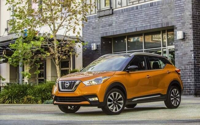 Nissan Kicks amarelo