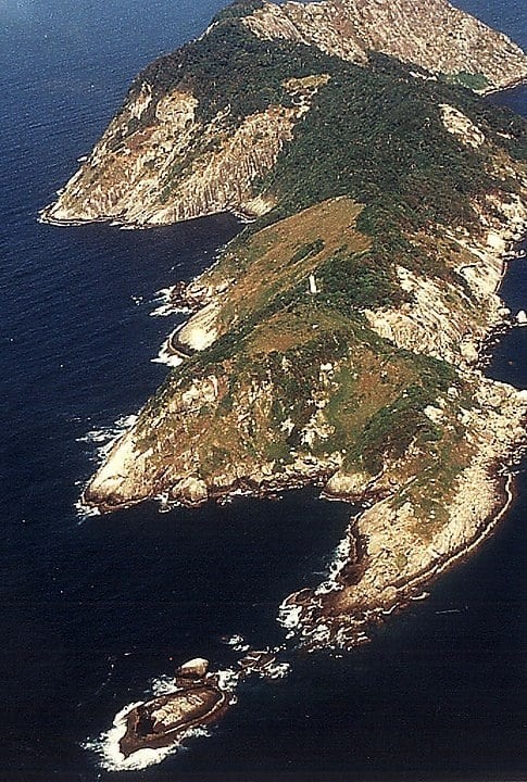 A Ilha da Queimada Grande, a 35 km do litoral paulista, é um dos lugares mais perigosos do mundo. Entra em qualquer lista de ambientes onde o ser humano não pode pisar (exceto com autorizações especiais). Por isso, somente pesquisadores podem pisar lá.   