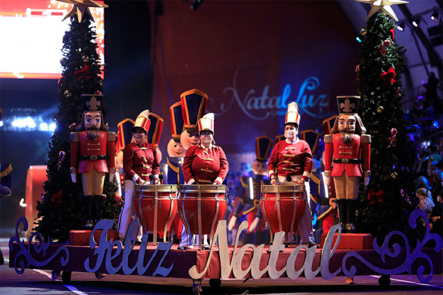 "O Grande Desfile de Natal", espetáculo do festival "Natal Luz", em Gramado.