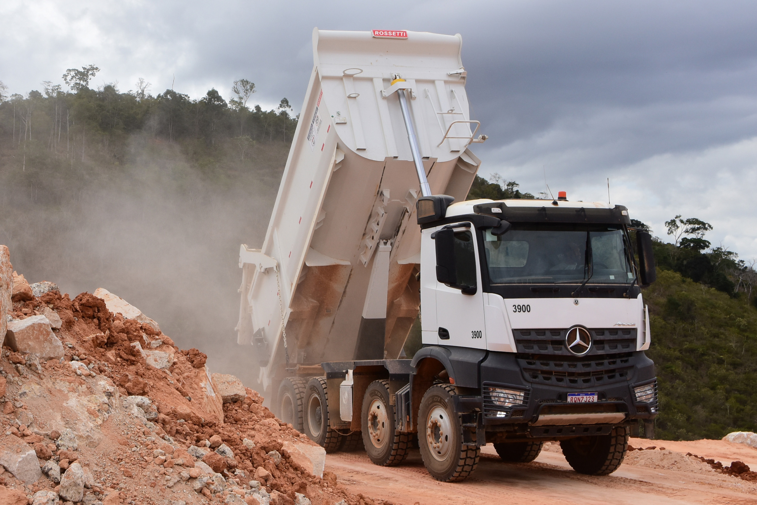 Mercedes-Benz Arocs 8x4. Foto: Divulgação