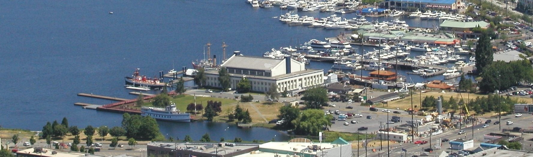 Seattle é uma cidade portuária e para sair dali de navio e não voltar, bastou uma decisão. Mas que muita gente não teria coragem ou possibilidade de tomar. 