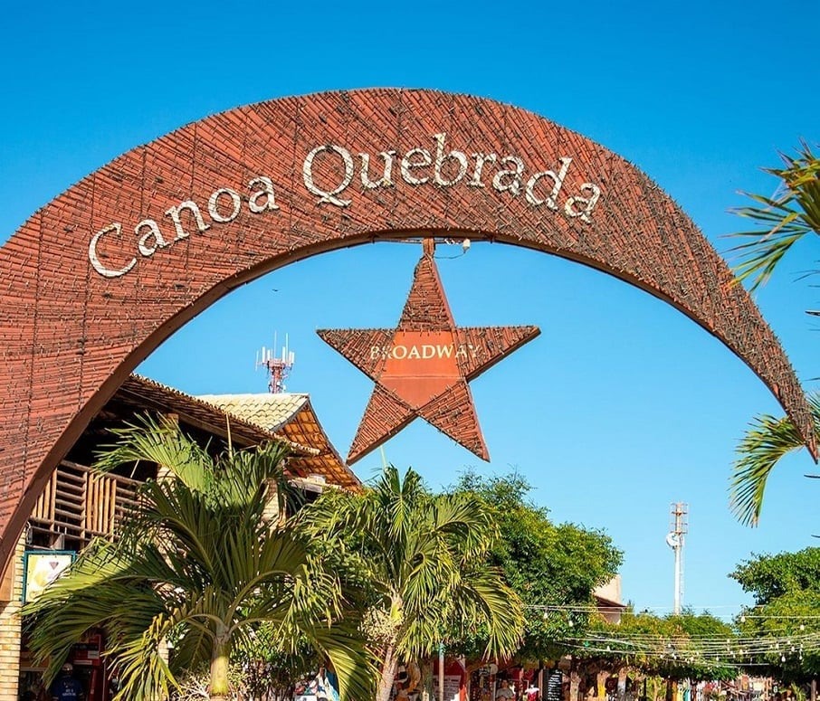 A famosa rua Broadway, a principal de Canoa Quebrada, no Ceará. Foto: Reprodução/Instagram 30.06.2023