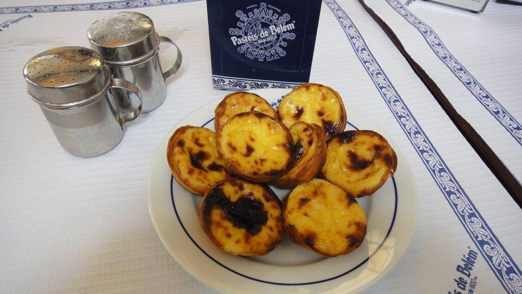 Os autênticos Pastéis de Belém, únicos que levam o nome do bairro onde está a confeitaria: qualquer outro é um mero pastel de nata. Foto: Paulo Tescarolo