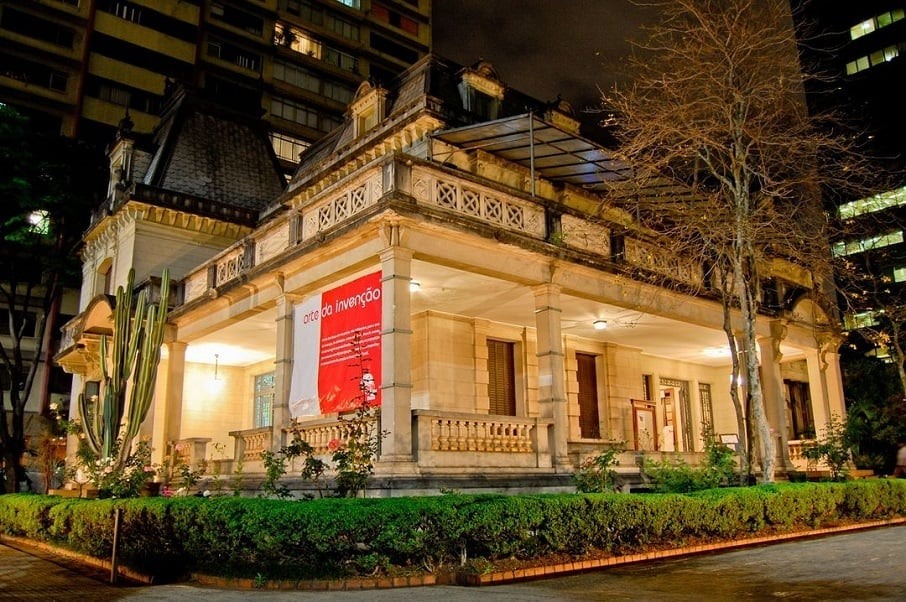 A Casa das Rosas fica localizada na Avenida Paulista