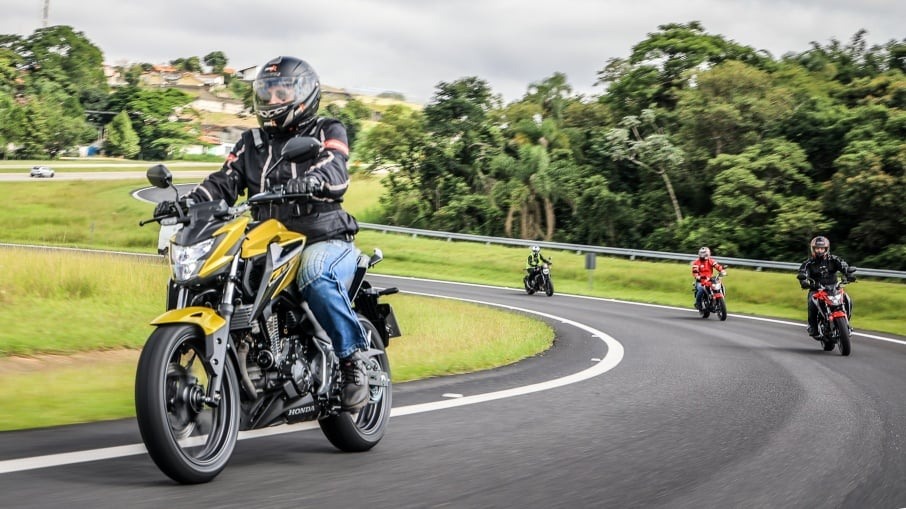 A Honda CB 300F Twister tem um bom compromisso entre o conforto e a estabilidade. Foto: Divulgação