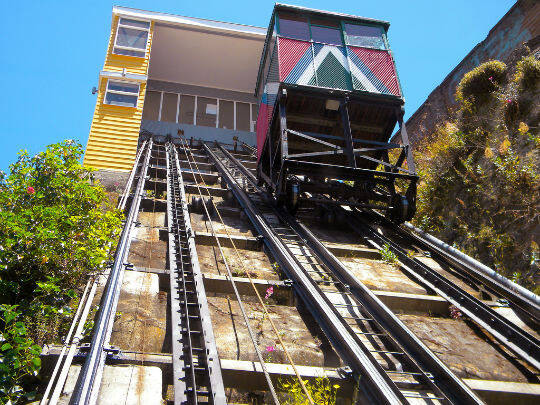 Para chegar a Cerro Barón, o turista deve pegar o elevador Polanco