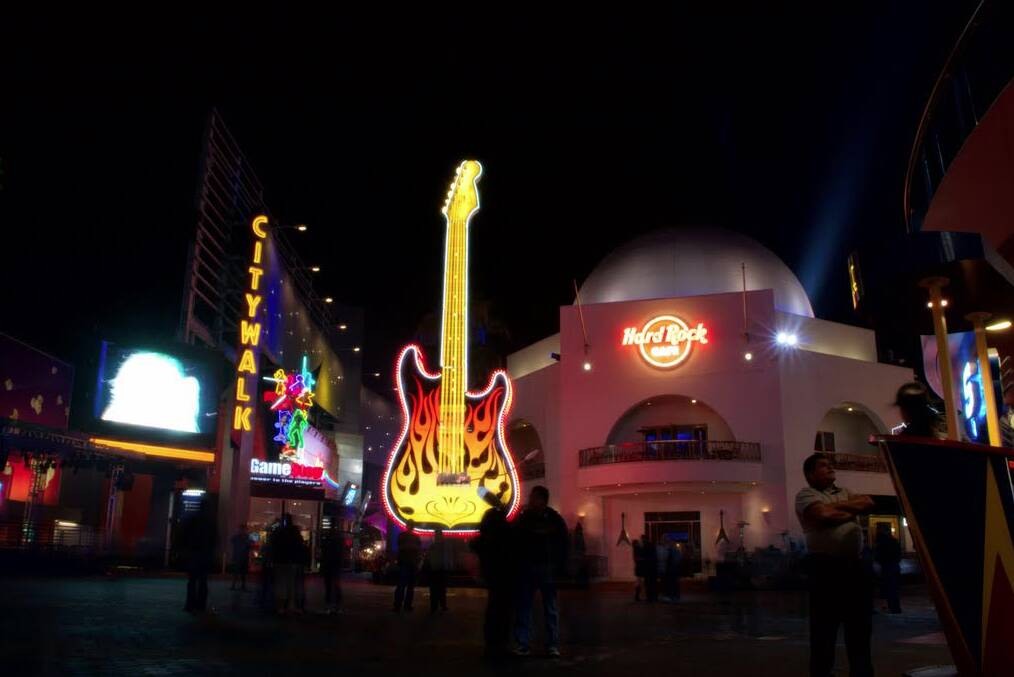 A CityWalk da Universal também é sinônimo de coisas para fazer em Orlando, como uma visita ao icônico Hard Rock Cafe