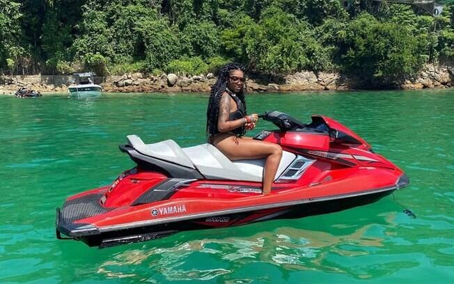 Ludmilla andando de jet ski