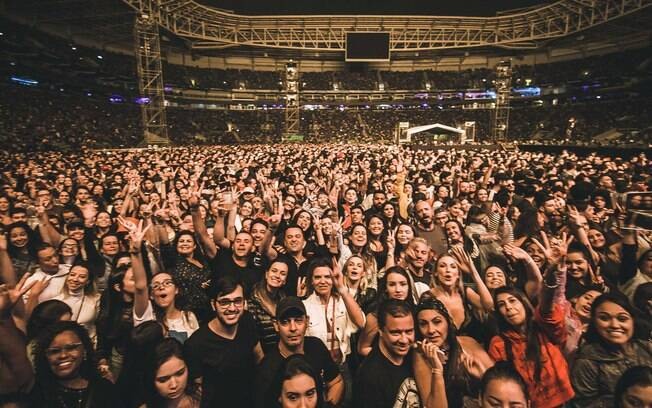 Fãs vibram em show do Maroon 5 em São Paulo