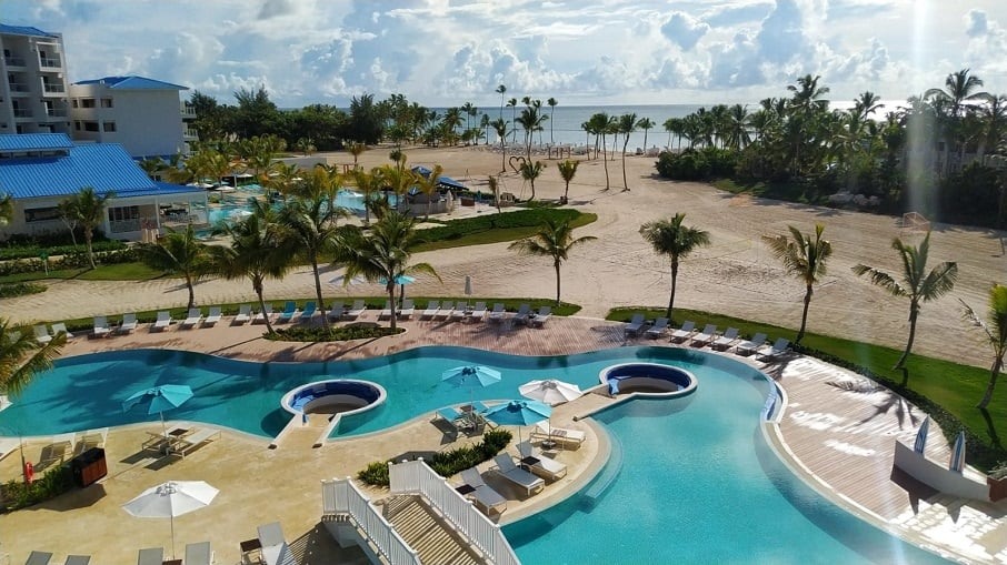 Piscinas do Margaritaville dão acesso a Playa de Juanillo.. Foto: Rafael Nascimento/ iG Turismo