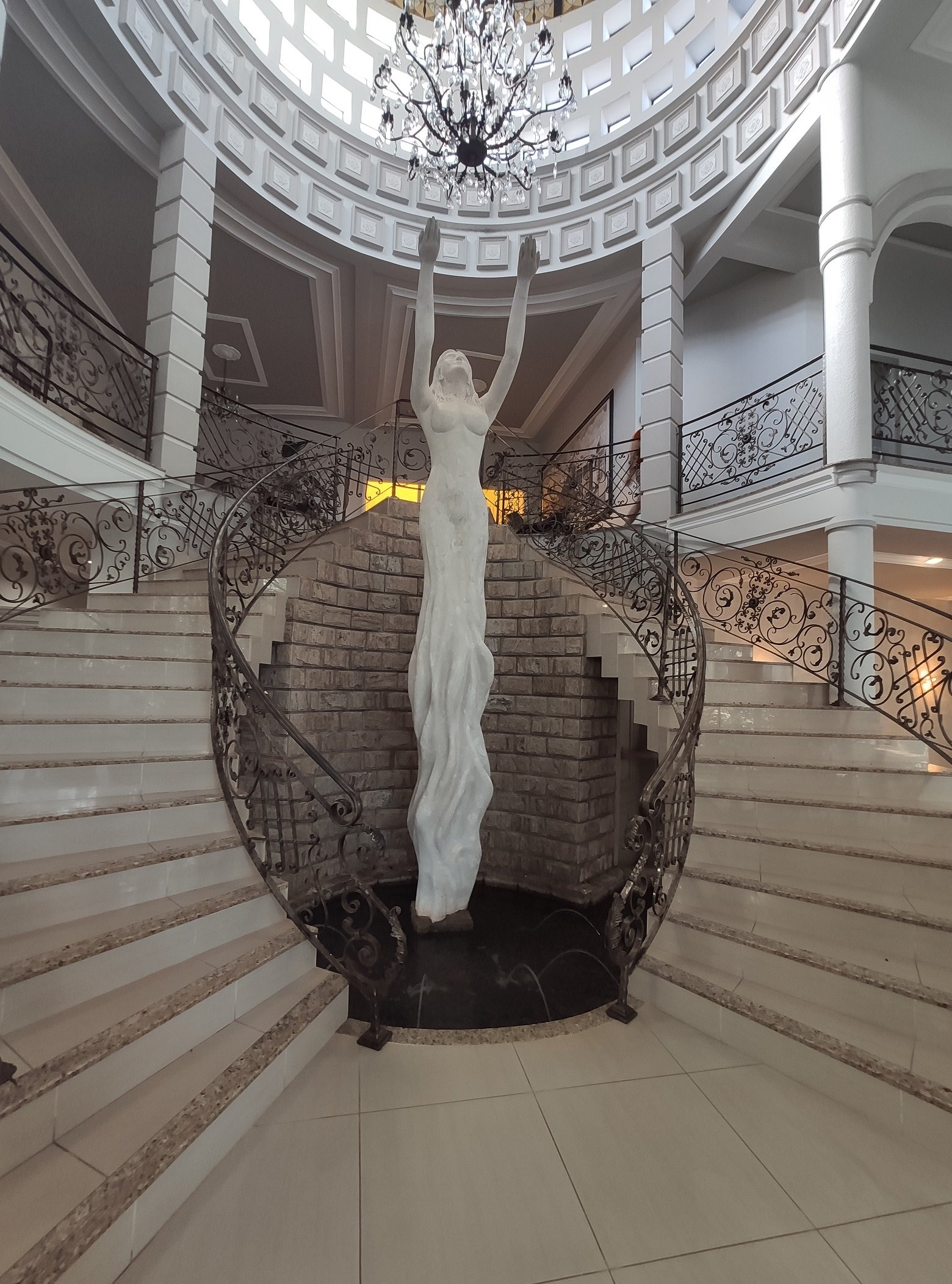 Estátua em homenagem à Jurema, no centro do Spa de Jurema