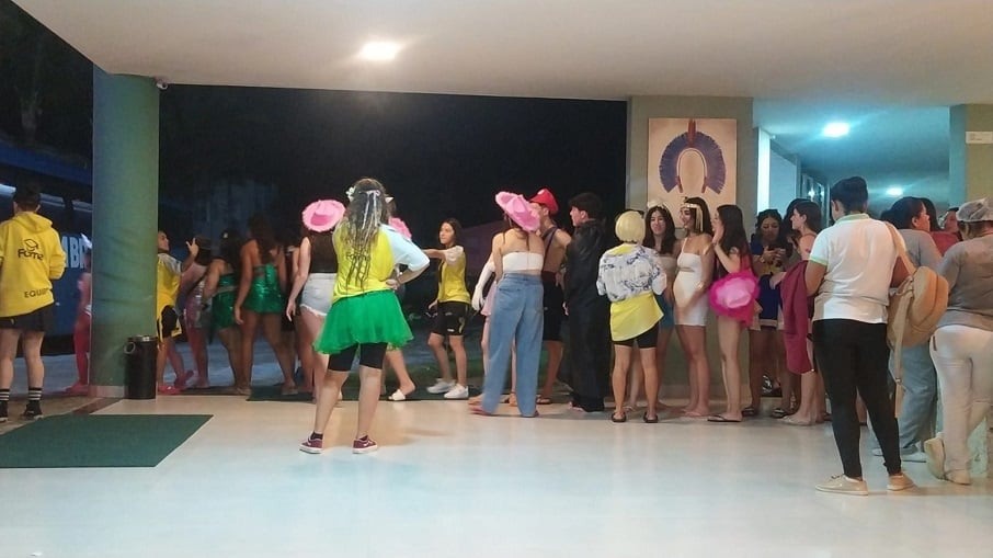 Formandos em fila para saída para festa no Forma Beach Stage, localizado na Orla Norte. Foto: iG/ Rafael Nascimento