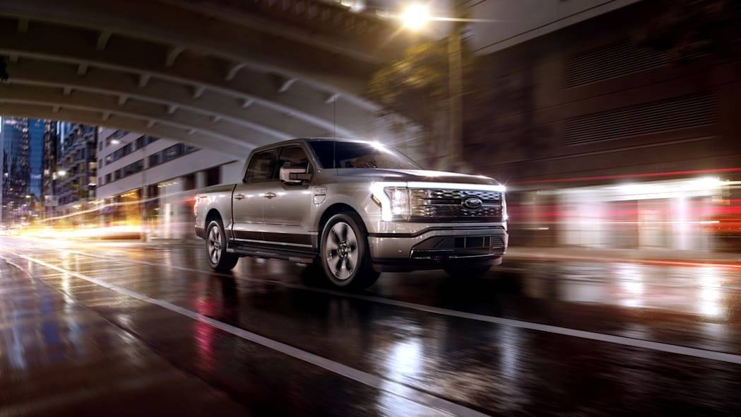 Ford F-150 Lightning 2022 possui dois motores elétricos, um em cada eixo, e tração nas quatro rodas . Foto: Divulgação