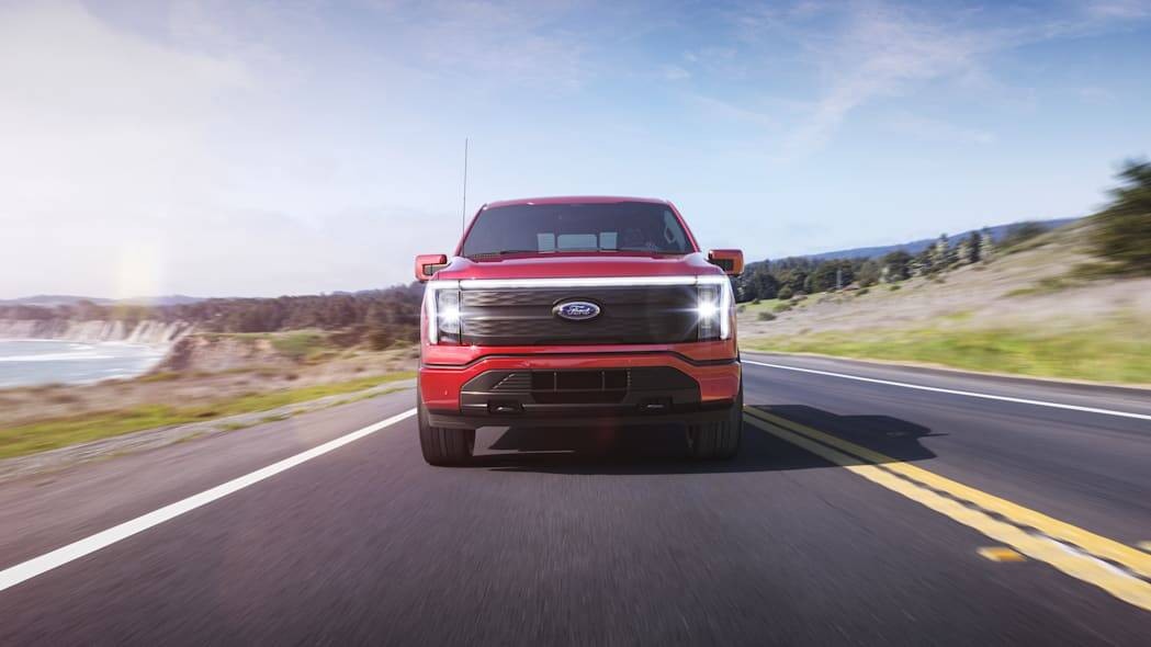 Ford F-150 Lightning 2022 possui dois motores elétricos, um em cada eixo, e tração nas quatro rodas . Foto: Divulgação