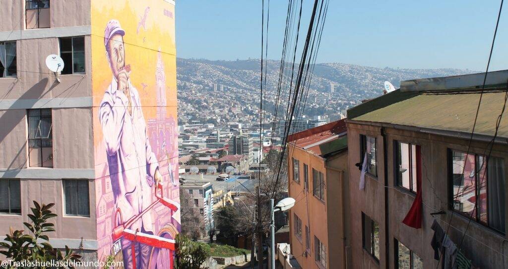 Em Cerro Barón, os murais decoram residências e prédios