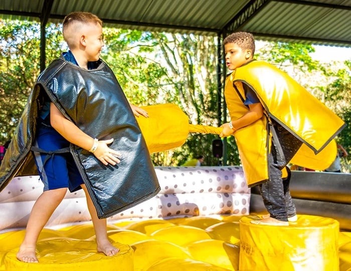 Formandos do 5º ano durante atividade recreativa promovida pela Forma Turismo. Foto: Divulgação