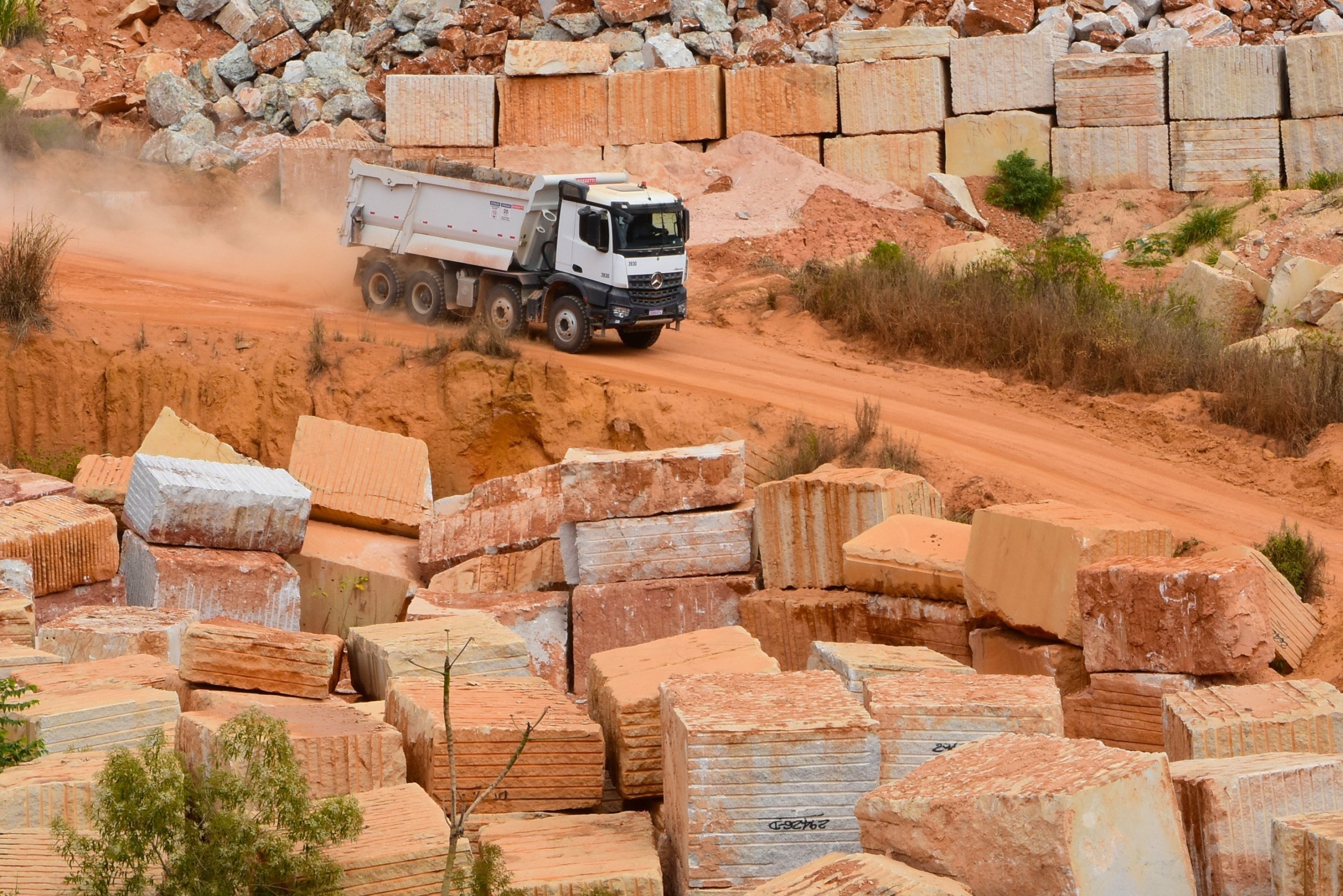 Mercedes-Benz Arocs 8x4. Foto: Divulgação