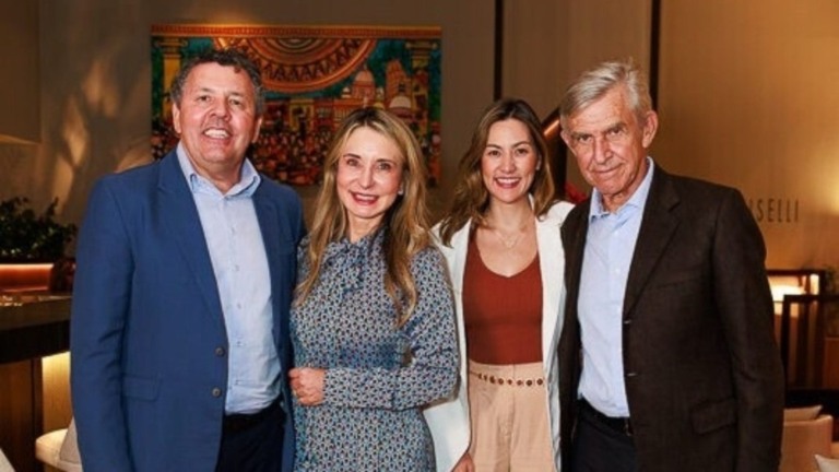 Redação GPS Piselli Brasília recebe nova Confraria JK para celebrar os 20 anos da marca