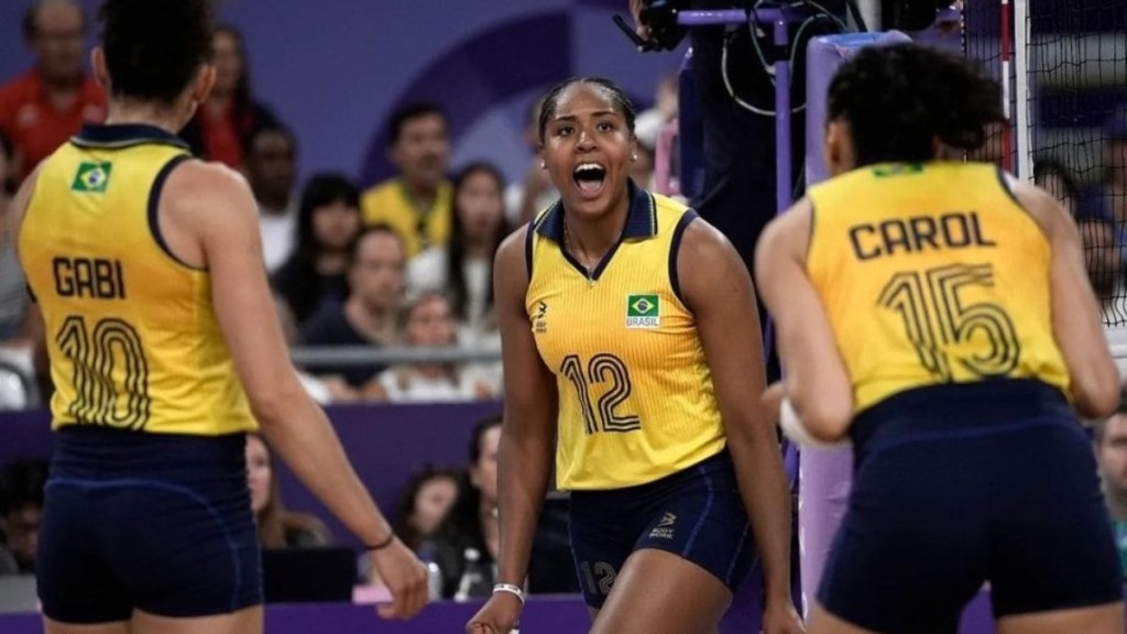 Fernanda Moura No tiebreak, seleção americana de vôlei feminino vence a brasileira