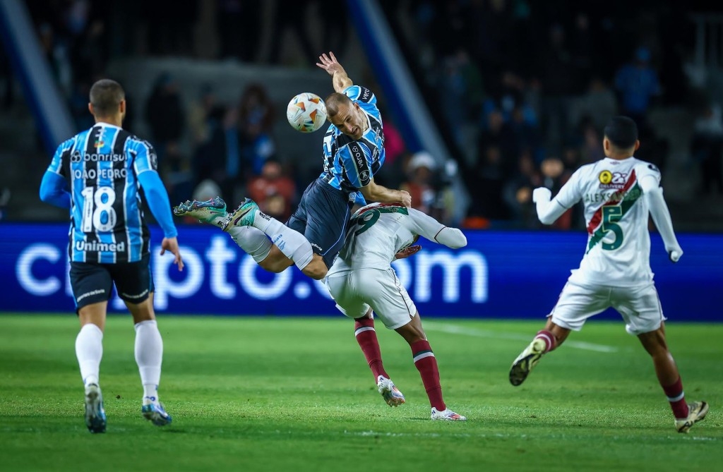  Grêmio vira contra Fluminense e sai na frente nas oitavas da Libertadores