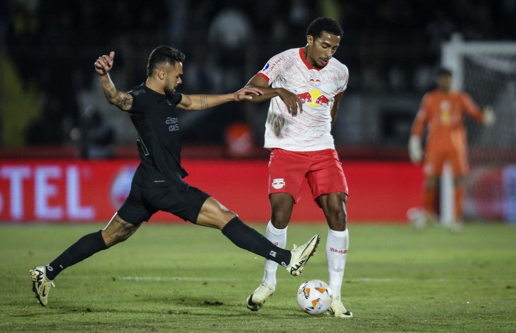 Corinthians vence Red Bull Bragantino e sai na frente nas oitavas da Sul-Americana