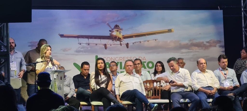 Governadores e líderes do agro participam do congresso sobre aviação agrícola em Cuiabá