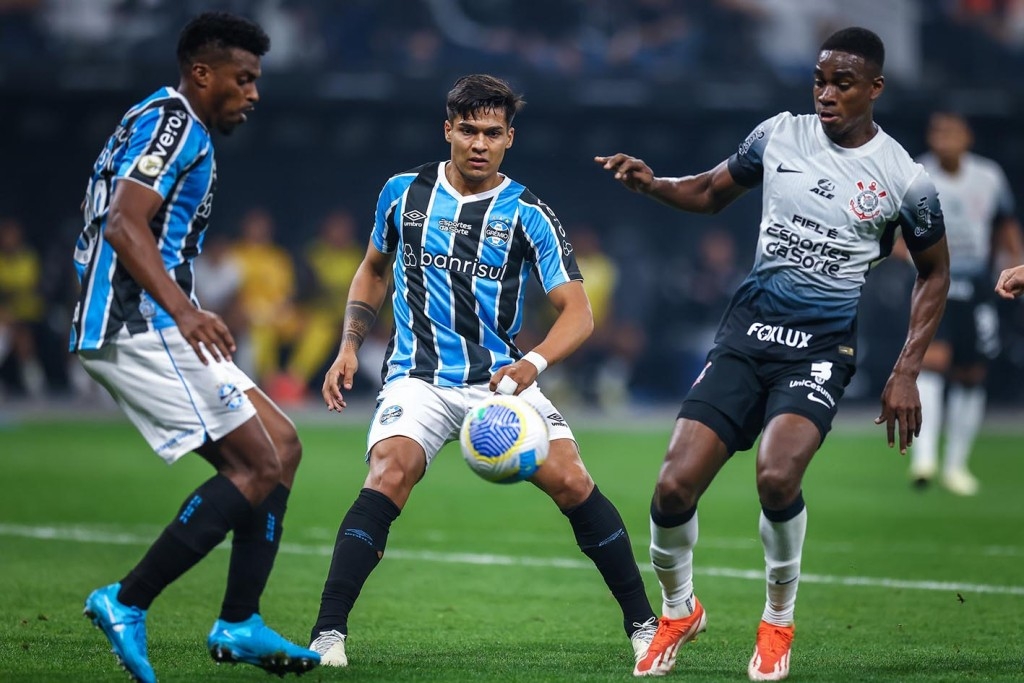 Corinthians empata com Grêmio em jogo emocionante na Neo Química Arena