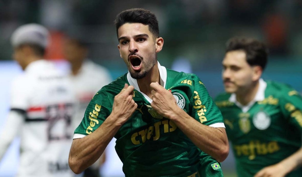 Com dois gols de Flaco Lopes, Palmeiras vence São Paulo em clássico emocionante 