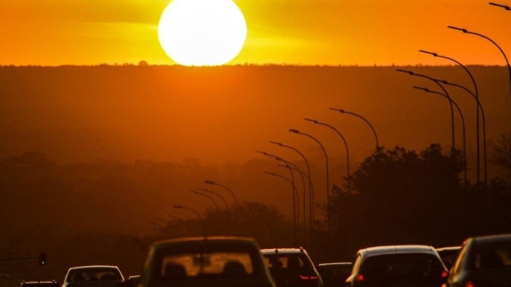 ESTADÃO CONTEÚDOTerça-feira com termômetros acima dos 30ºC em Brasília e em outras 15