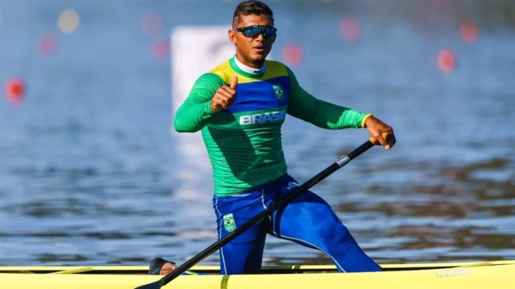 Henrique Neri Quem é Isaquias Queiroz, porta-bandeira do Brasil na Olimpíada que superou perda de rim