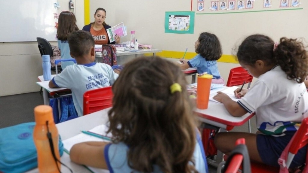 Agência Brasília Apesar da seca, aulas são mantidas nas escolas públicas