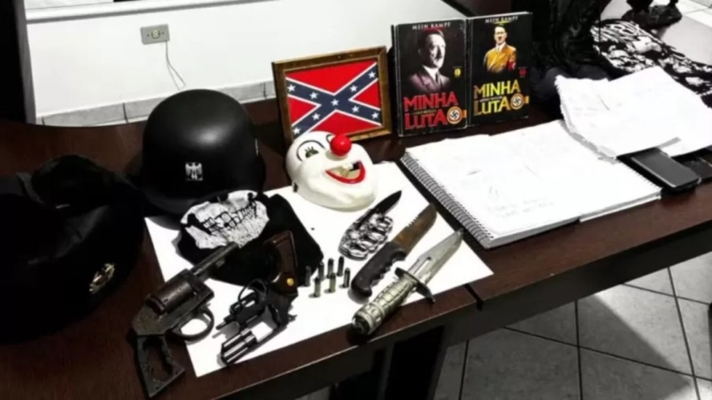 Reprodução Objetos nazistas foram encontrados na casa do adolescente