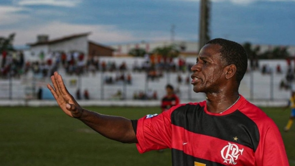 Henrique Neri Morre Adílio, ídolo do Flamengo, aos 68 anos