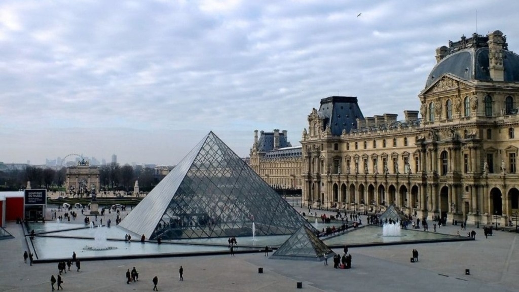 Redação GPS Karl Lagerfeld e Museu do Louvre: local recebe primeira exposição de moda