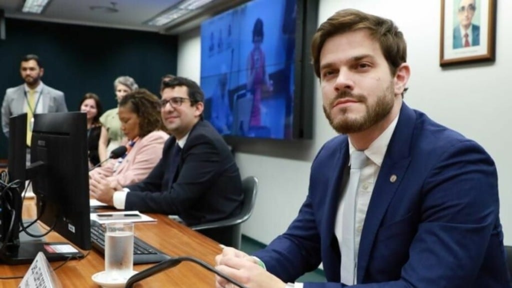 Caio Barbieri Deputado e influenciador digital passa por cirurgia de emergência em São Paulo