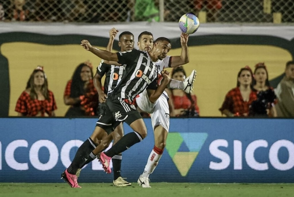 Vitória vence o Atlético-MG por 4 x 2 pela 10ª rodada do Brasileirão