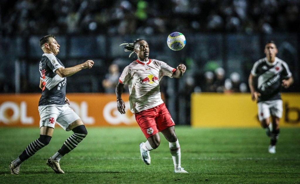  Vasco empata com Red Bull Bragantino em jogo dramático e torcida vai ao delírio em São Januário