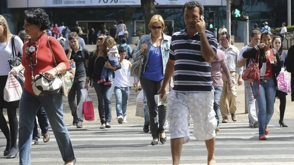 Agência Brasil Desemprego cai para 6,9%, menor índice do trimestre desde 2014